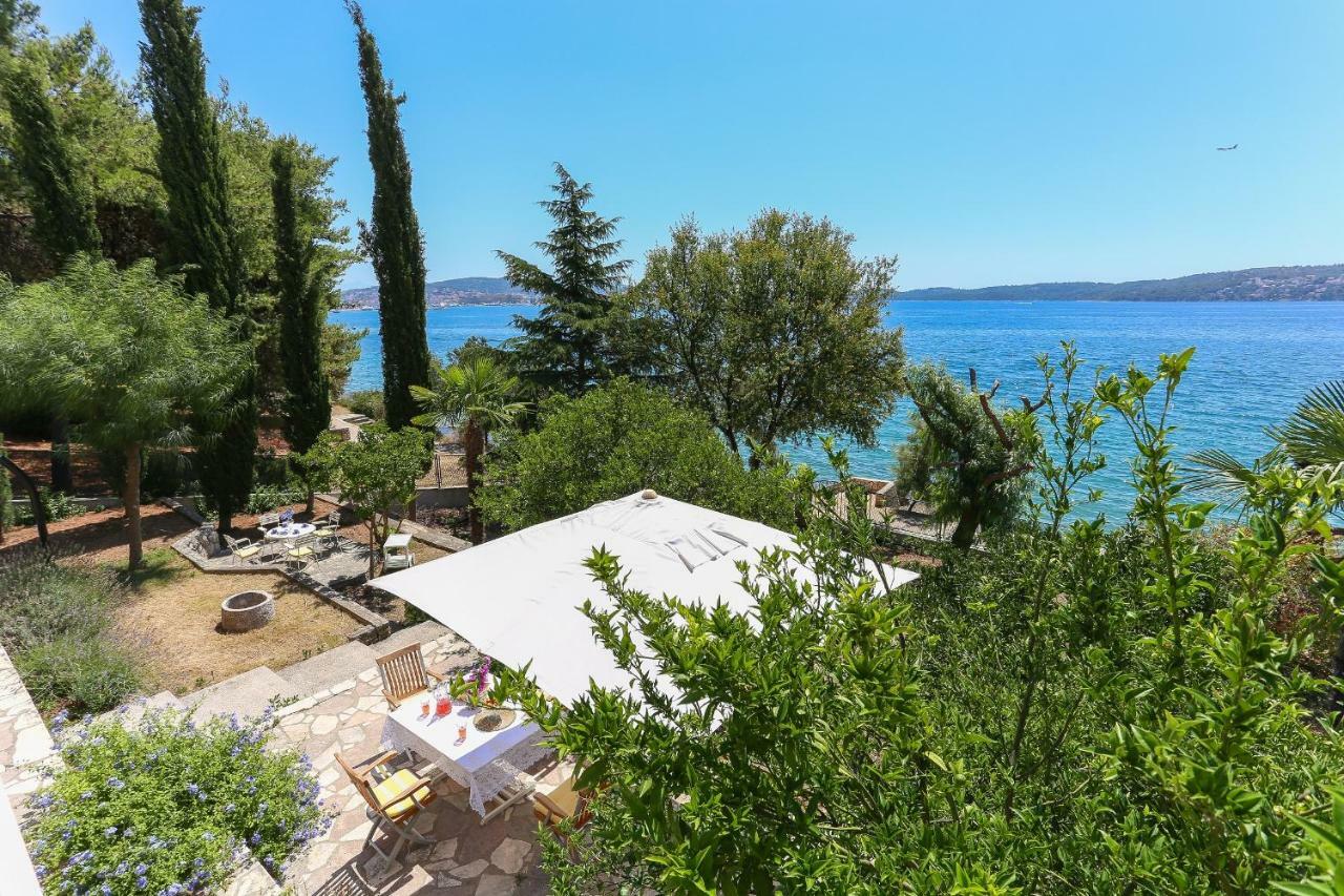 Secret Garden Barada Beach Apartment Trogir Buitenkant foto