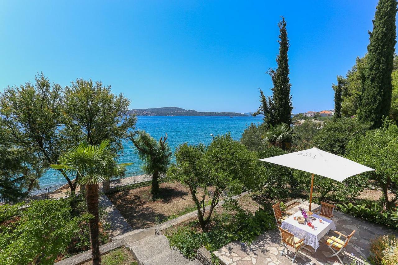 Secret Garden Barada Beach Apartment Trogir Buitenkant foto