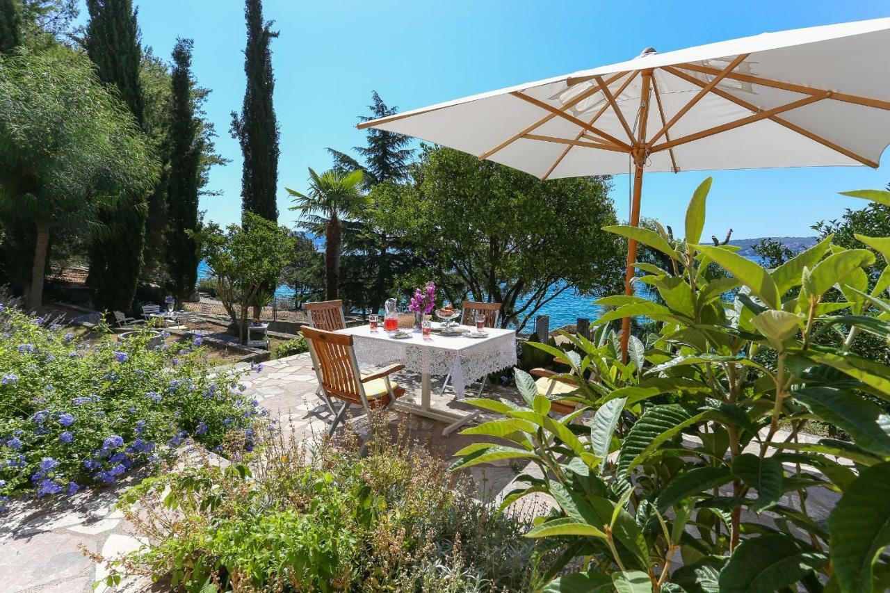 Secret Garden Barada Beach Apartment Trogir Buitenkant foto