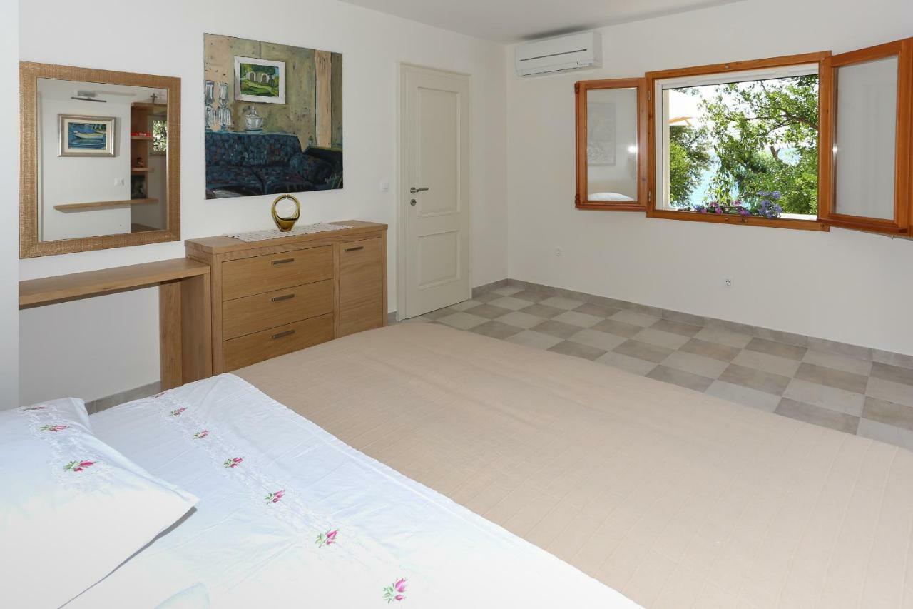 Secret Garden Barada Beach Apartment Trogir Buitenkant foto