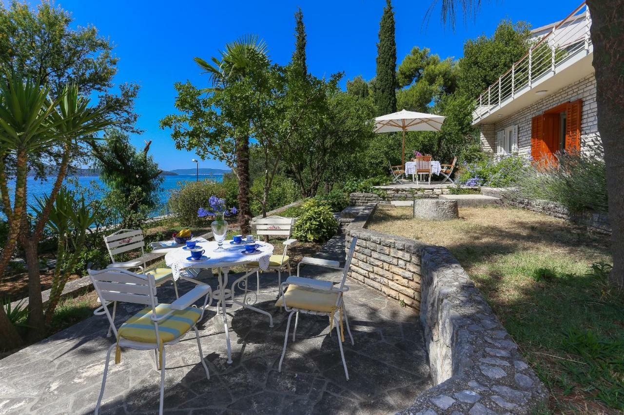 Secret Garden Barada Beach Apartment Trogir Buitenkant foto