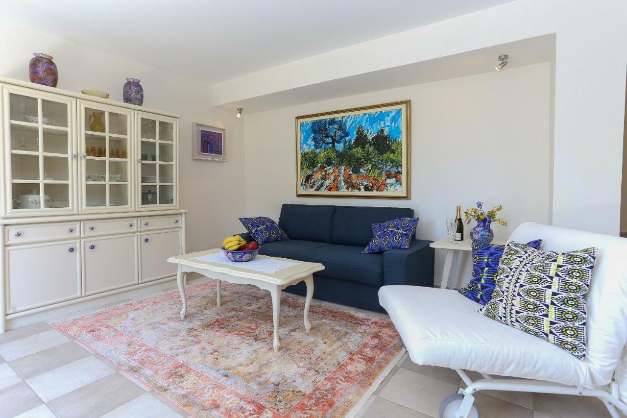 Secret Garden Barada Beach Apartment Trogir Buitenkant foto