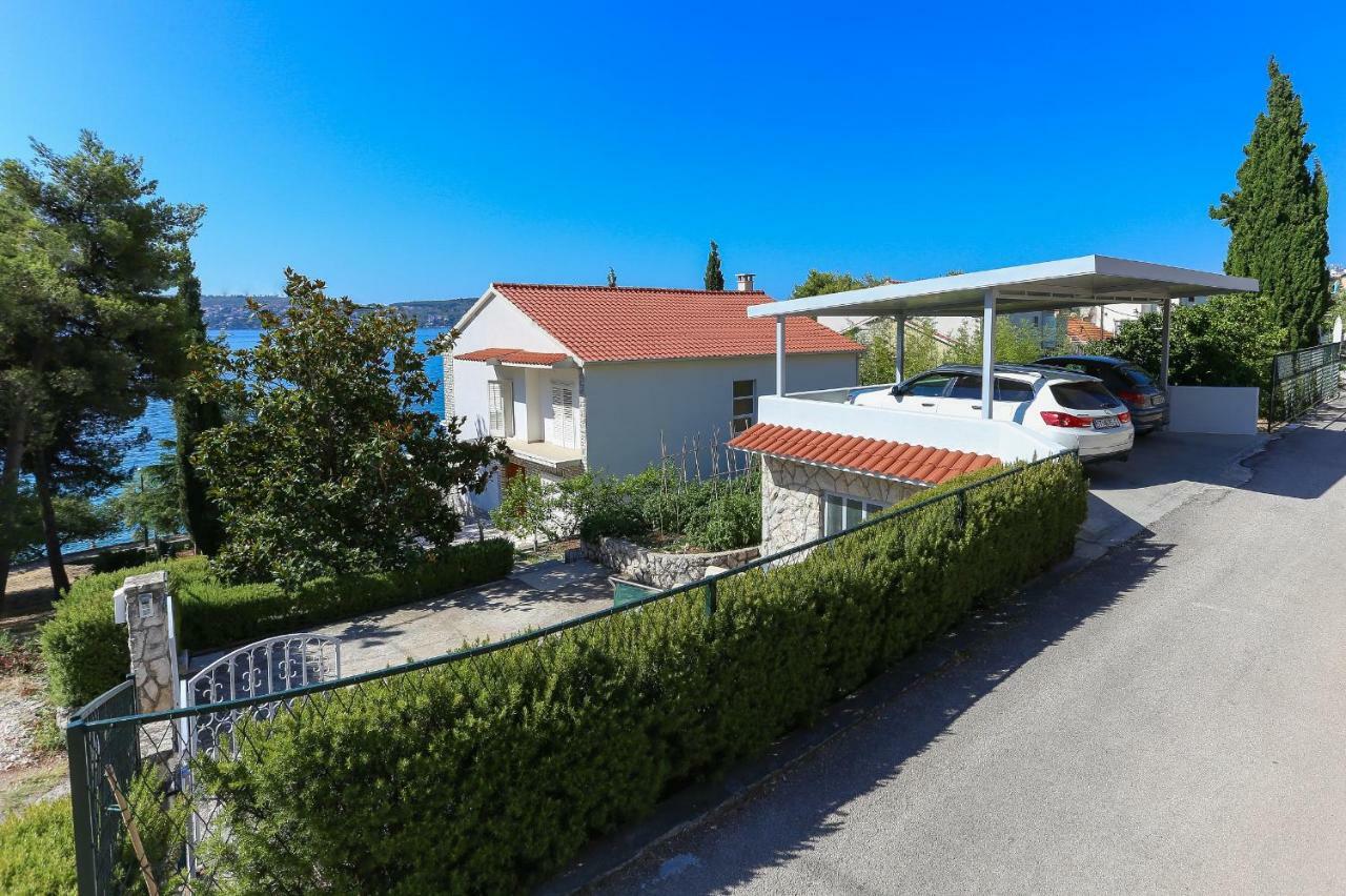 Secret Garden Barada Beach Apartment Trogir Buitenkant foto