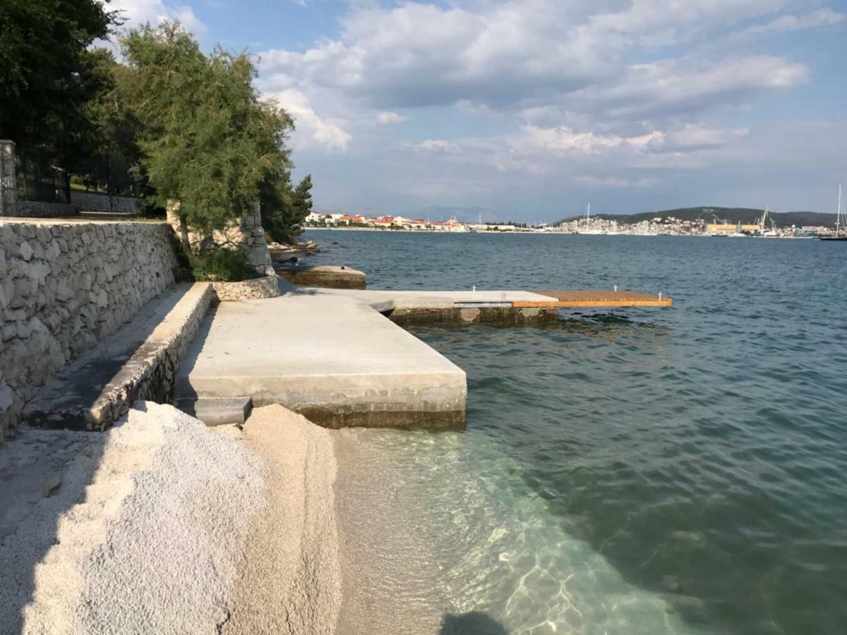 Secret Garden Barada Beach Apartment Trogir Buitenkant foto