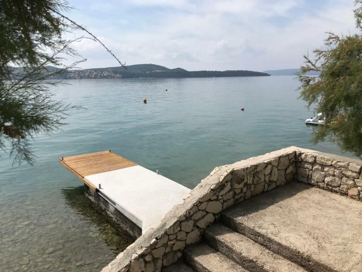 Secret Garden Barada Beach Apartment Trogir Buitenkant foto