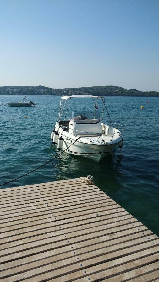 Secret Garden Barada Beach Apartment Trogir Buitenkant foto